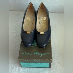 Salvatore Ferragamo vintage Women's Navy Leather Heels 1970-1980) size 6